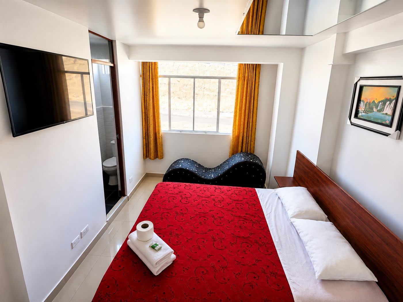 Habitación matrimonial con ventana